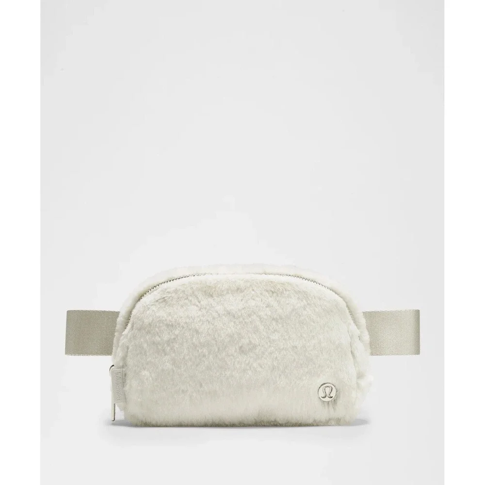 Lululemon Everywhere Belt‎ Bag 1L Fleece White Bone /Silver Color